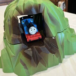 Maxim Enterprise 2003 Green Plastic Toy Train Track Mountain Tunnel Thomas Brio